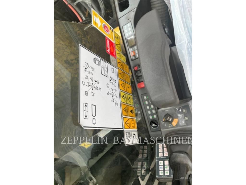 CAT MH3026-06C Excavatoare de demolare