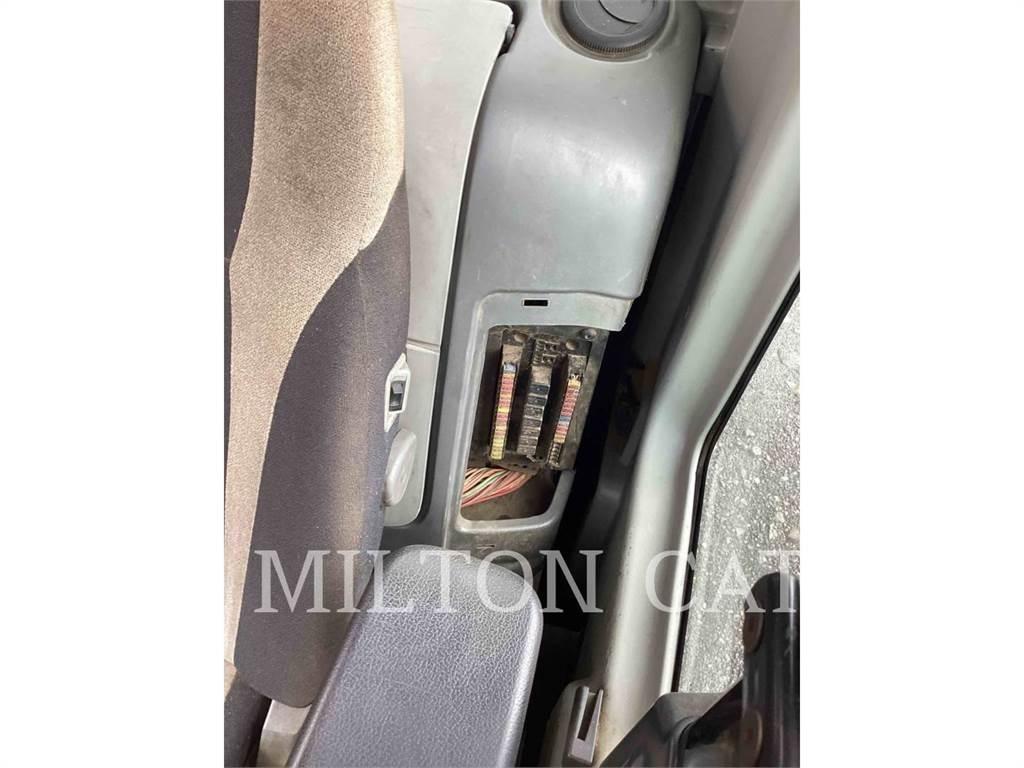 CAT MH3037 Excavatoare de demolare