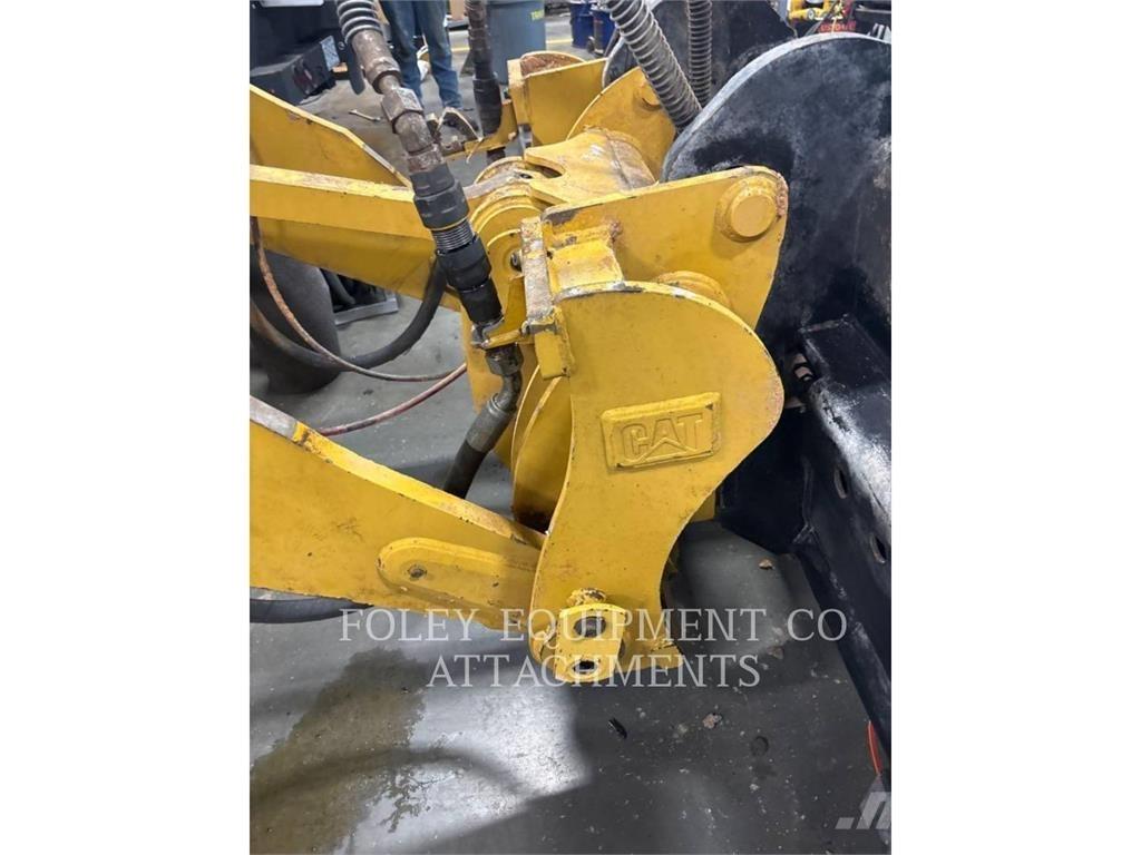CAT QC930MT Incarcator pe pneuri