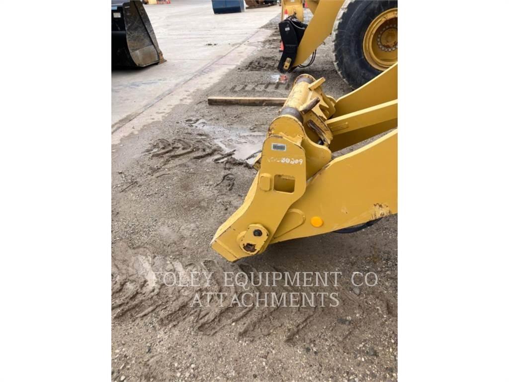 CAT QC938FXD Incarcator pe pneuri