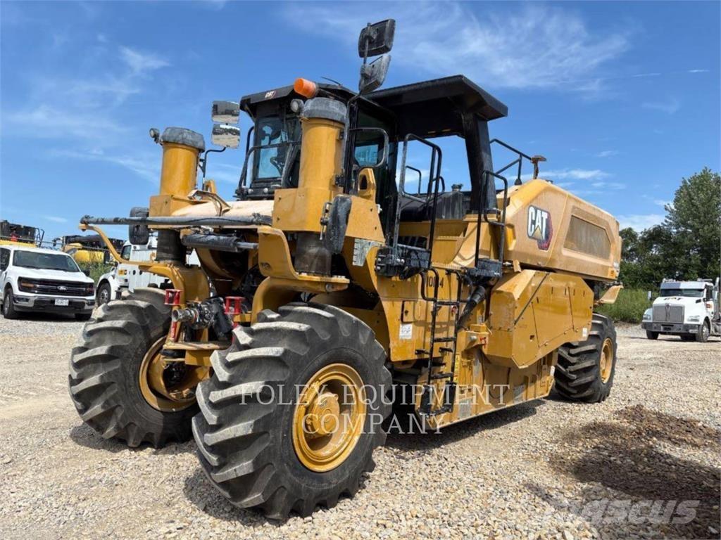 CAT RM600-01 Pavatoare asfalt
