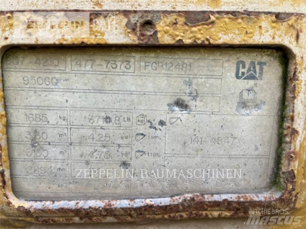 CAT STANDARDSCHAUFEL Pistoane