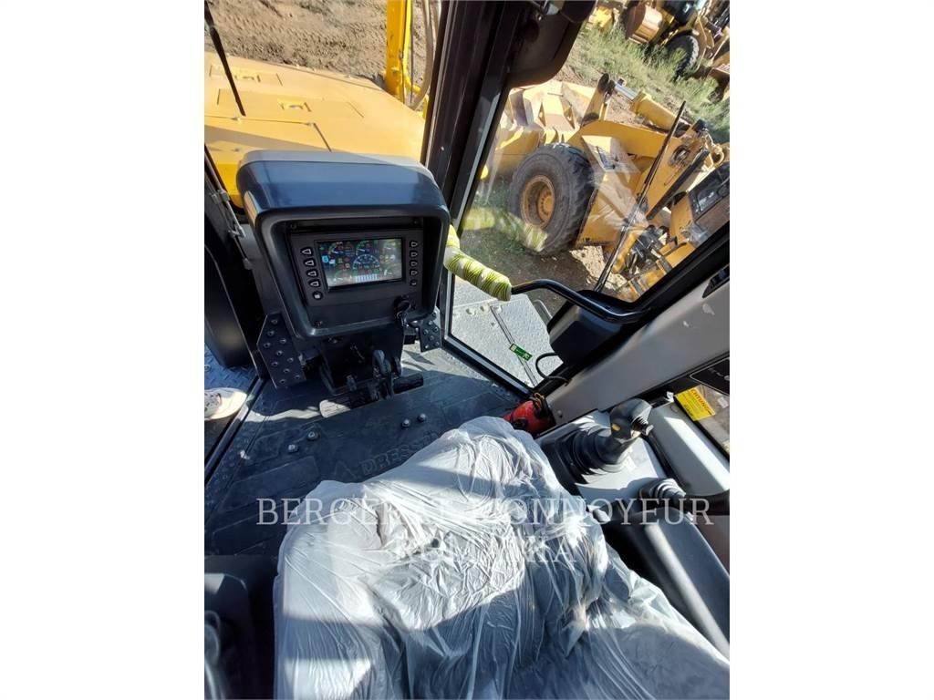 CAT TD-15M Buldozere pe senile