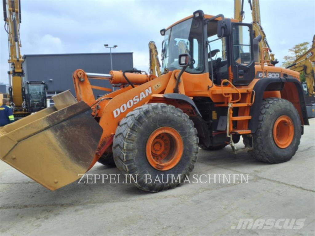 Doosan DL300 Incarcator pe pneuri