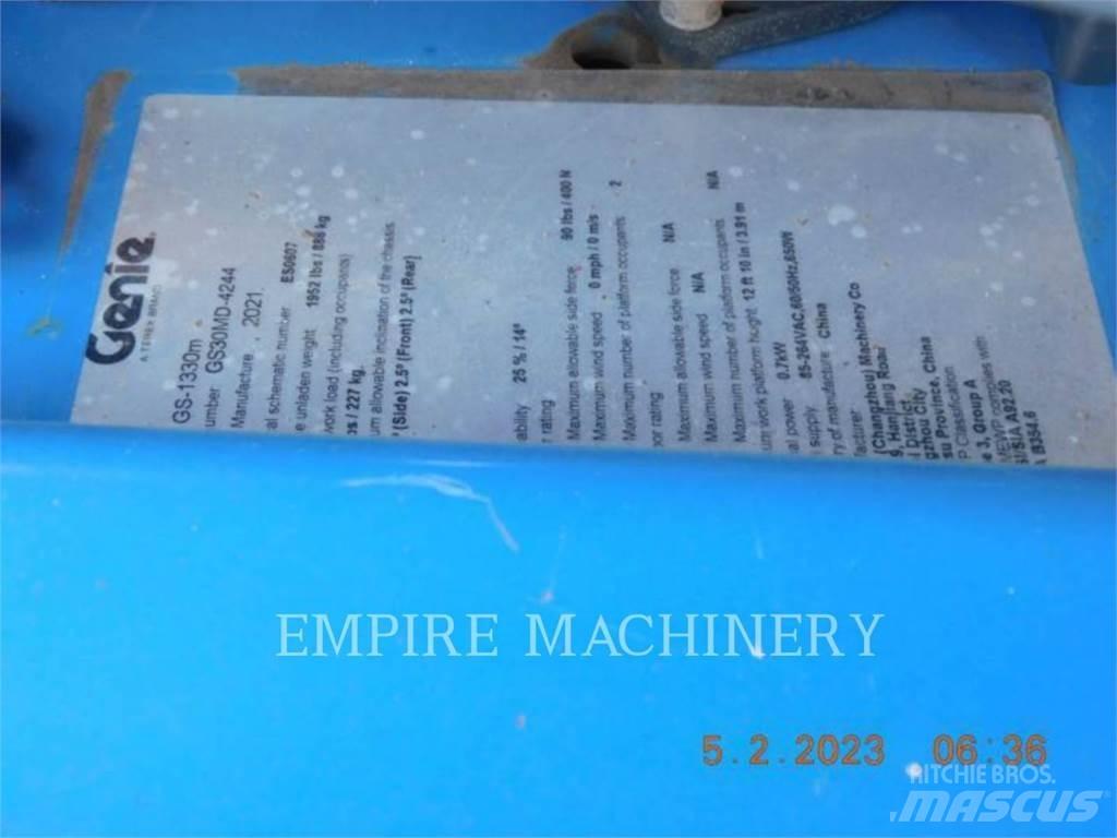 Genie GS1330 Nacele cu brat articulat