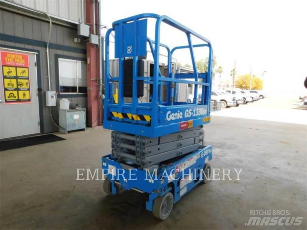 Genie GS1330 Nacele cu brat articulat