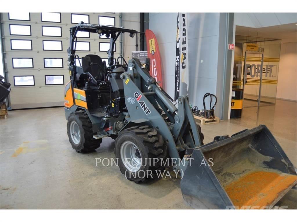 Giant G2200 E Incarcator pe pneuri