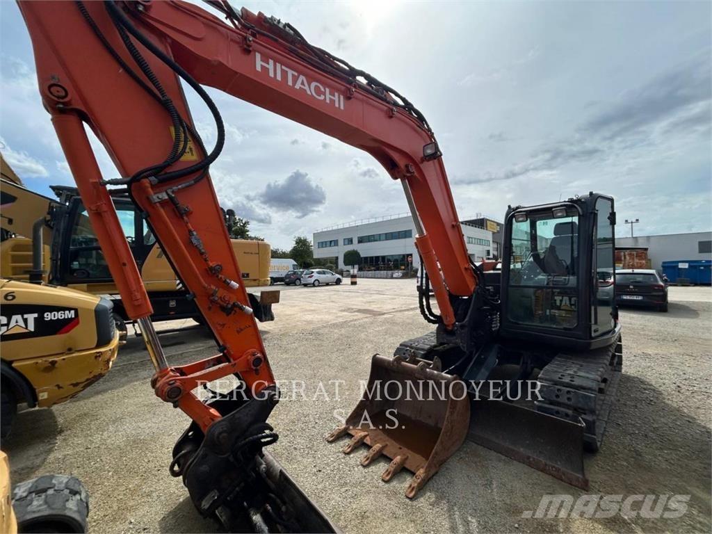 Hitachi ZAXIS85 Incarcator pe pneuri
