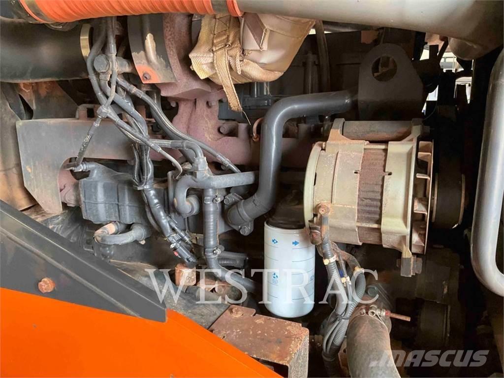 Hitachi ZW180-5B Incarcator pe pneuri