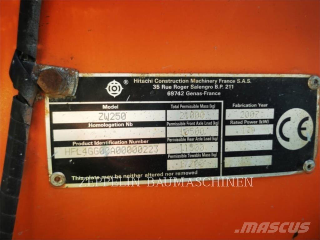 Hitachi ZW250 Incarcator pe pneuri
