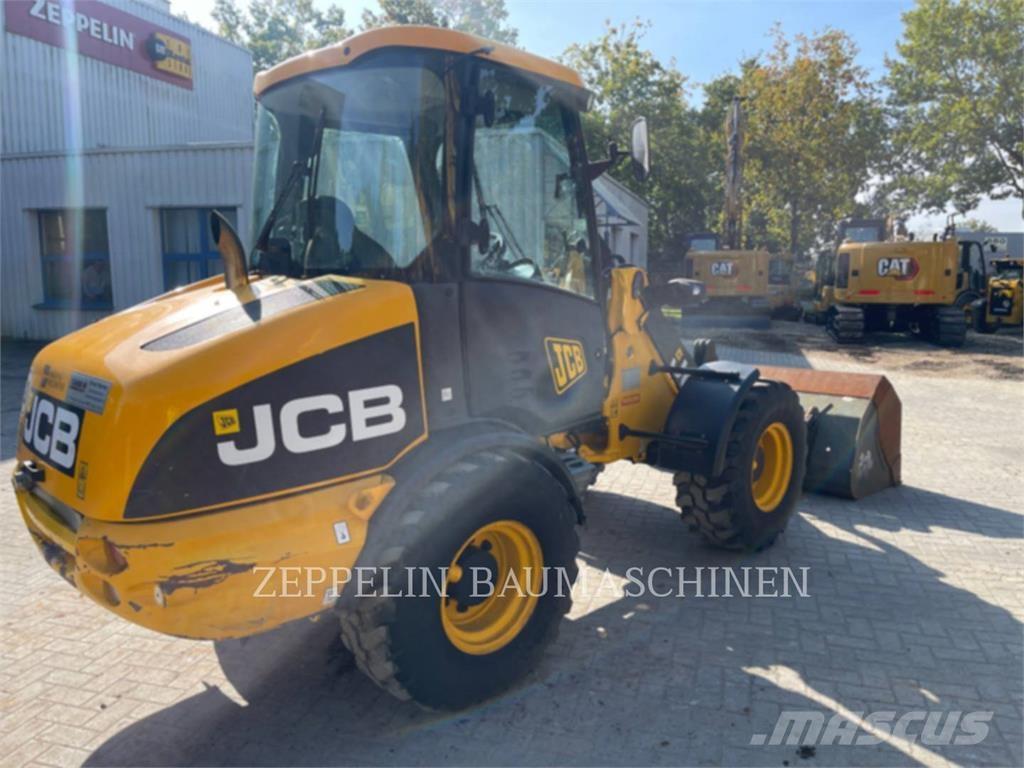 JCB 406 Incarcator pe pneuri