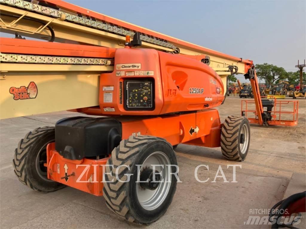 JLG 1250AJP Nacele cu brat articulat