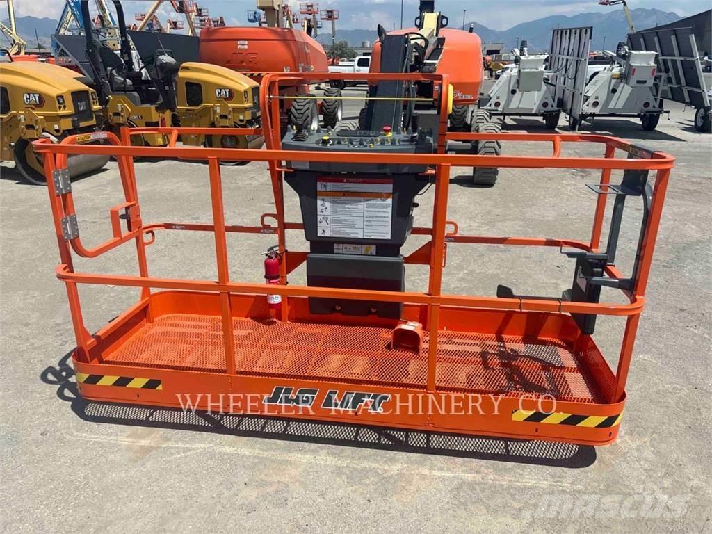 JLG 460SJ SP Nacele cu brat articulat