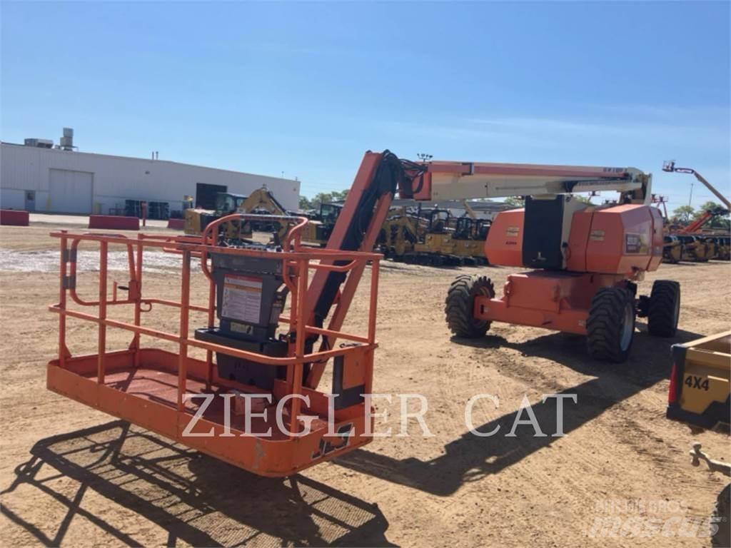 JLG 800AJ Nacele cu brat articulat
