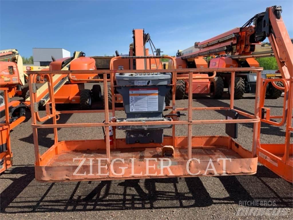 JLG 800AJ Nacele cu brat articulat