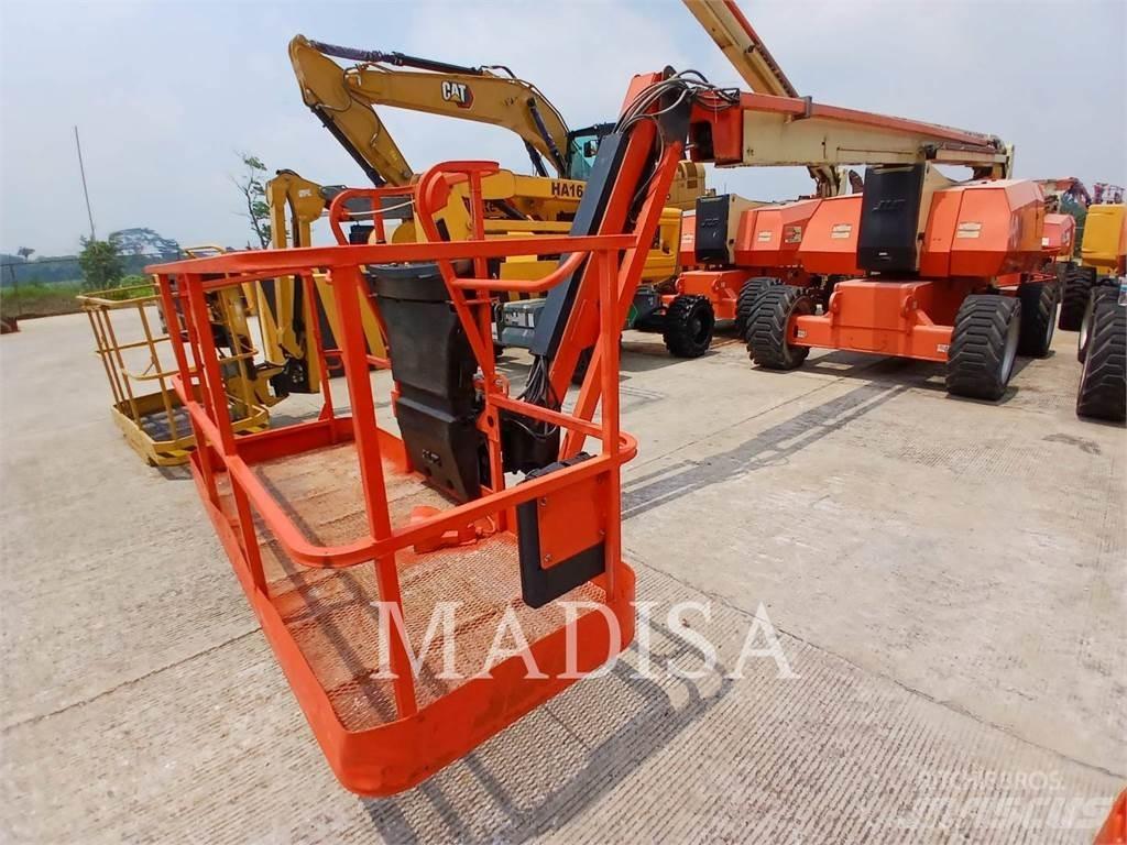 JLG 800AJ Nacele cu brat articulat