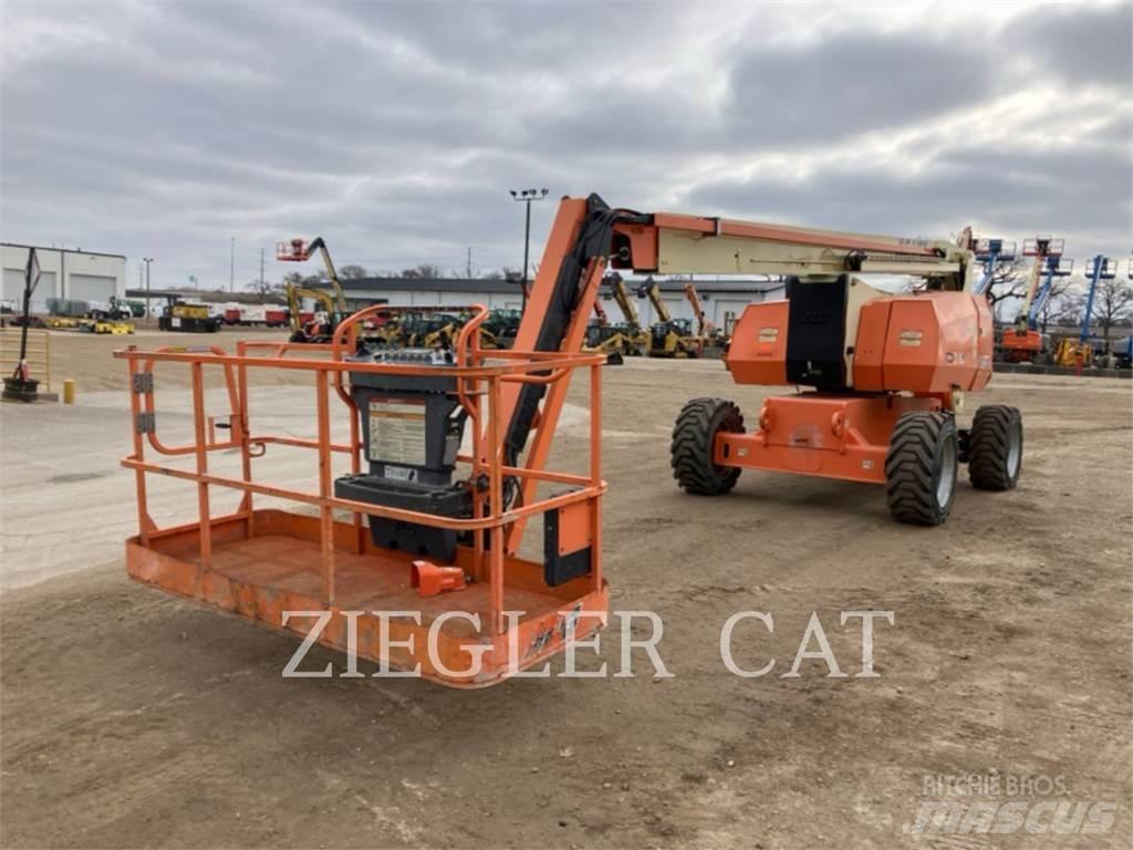 JLG 800AJ Nacele cu brat articulat