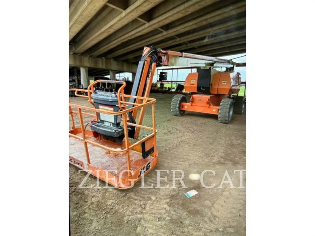 JLG 800AJ Nacele cu brat articulat