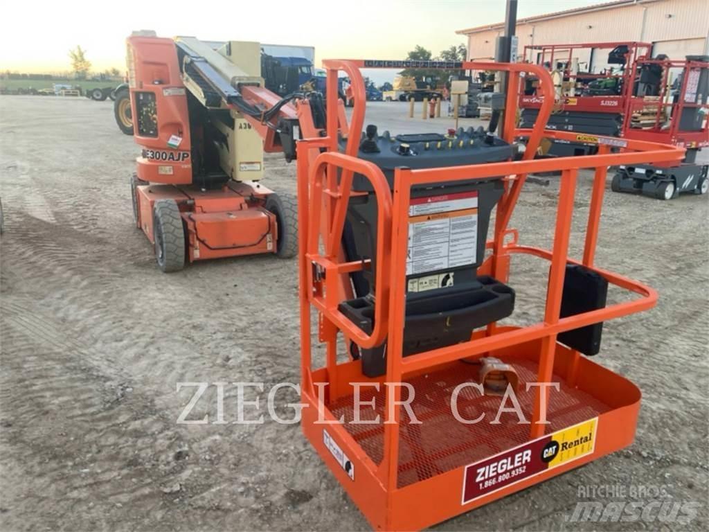 JLG E300AJP Nacele cu brat articulat