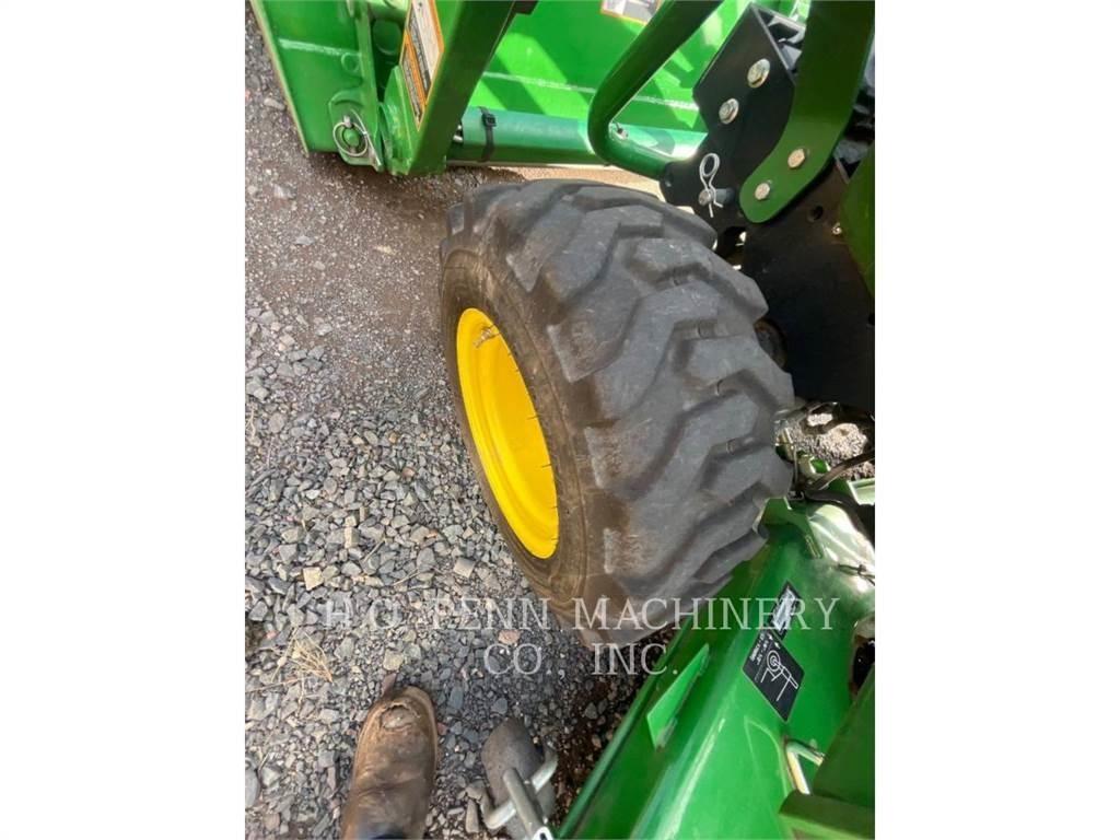 John Deere 2025R Tractoare