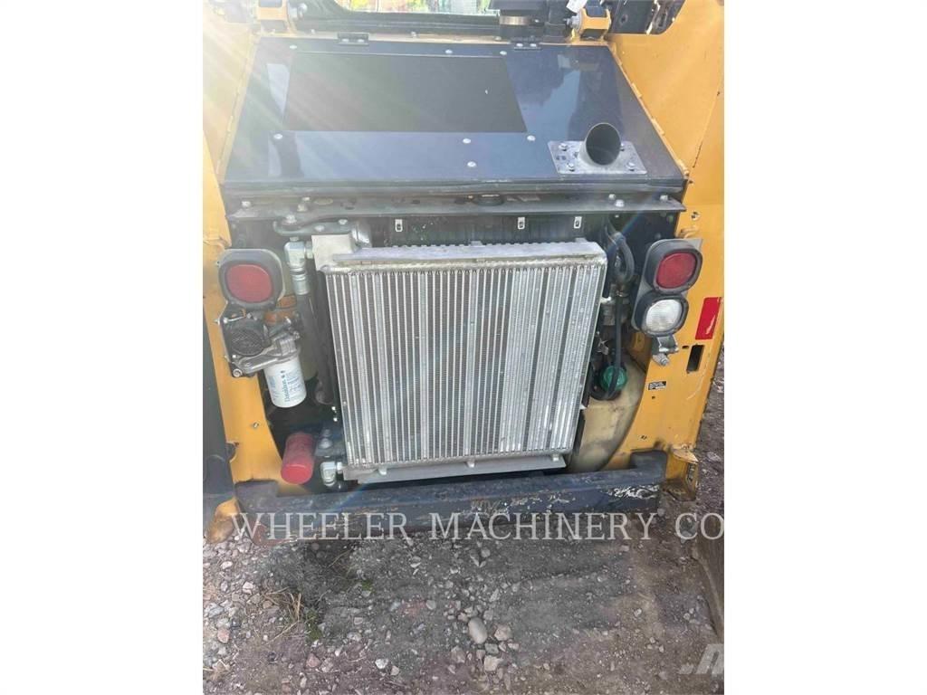 John Deere 318G Mini incarcator