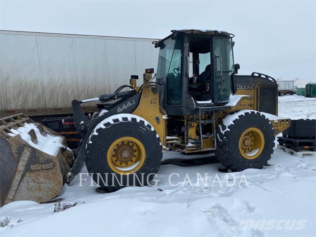 John Deere 444J Incarcator pe pneuri