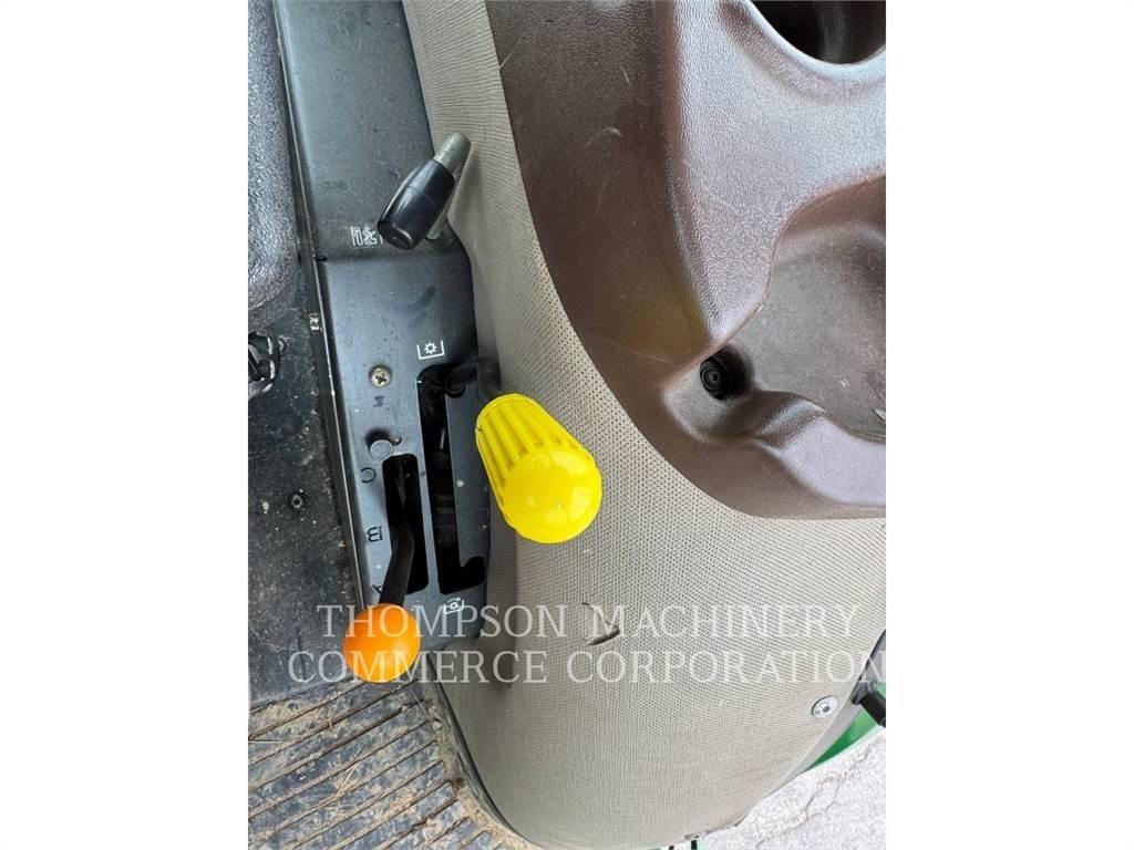 John Deere 6115D Tractoare