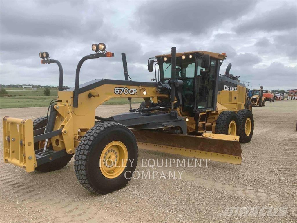 John Deere 670GP Gredere
