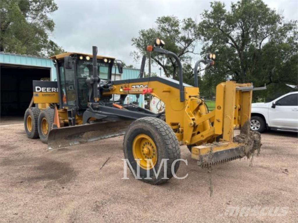 John Deere 770G Gredere