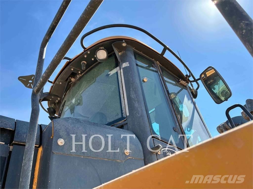 John Deere 844K III Incarcator pe pneuri
