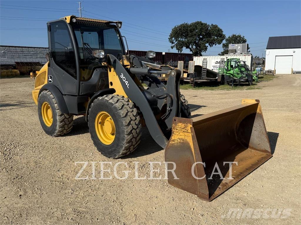 John Deere & CO. 304L Incarcator pe pneuri