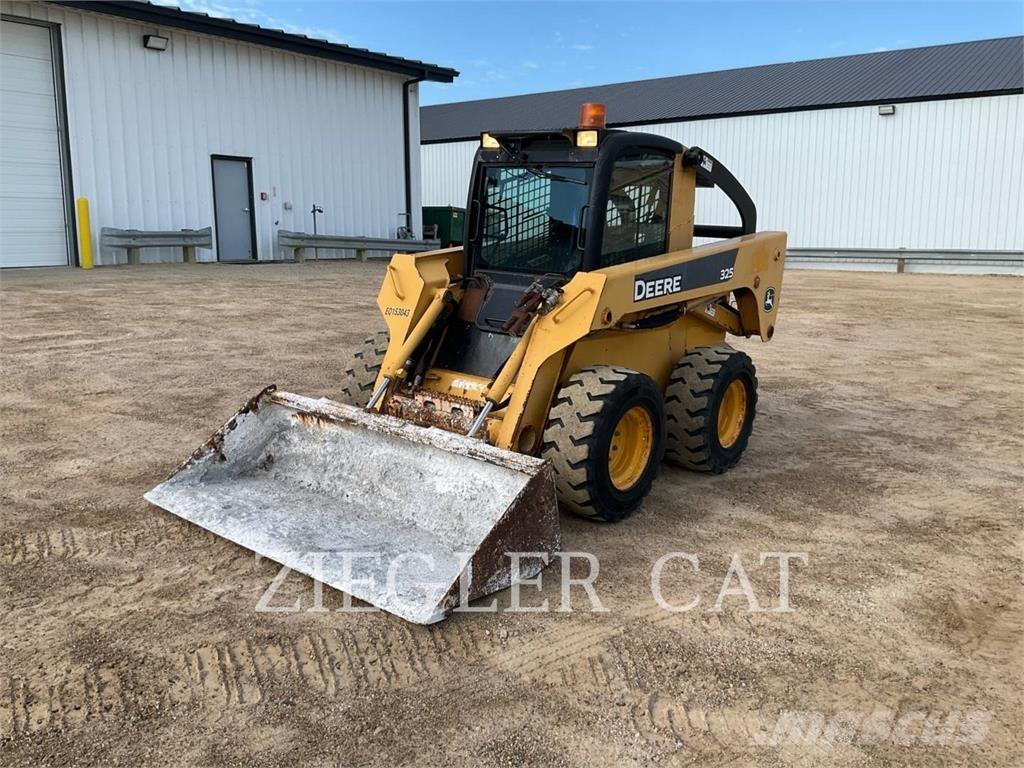John Deere & CO. 325 Mini incarcator