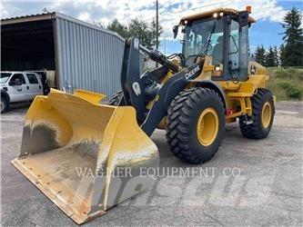 John Deere & CO. 544P Incarcator pe pneuri