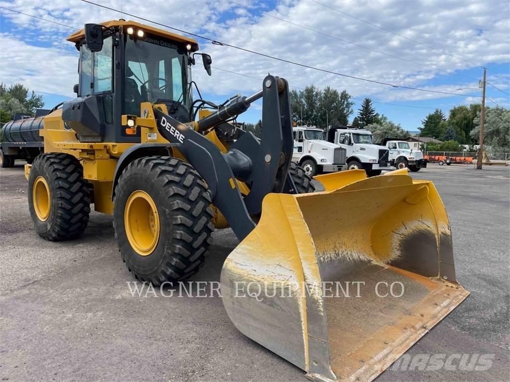 John Deere & CO. 544P Incarcator pe pneuri