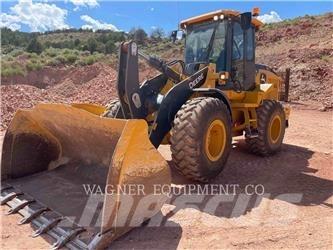 John Deere & CO. 544P Incarcator pe pneuri