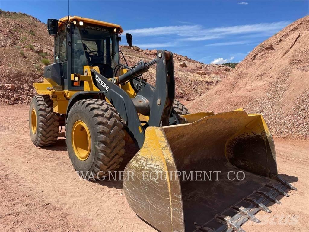 John Deere & CO. 544P Incarcator pe pneuri