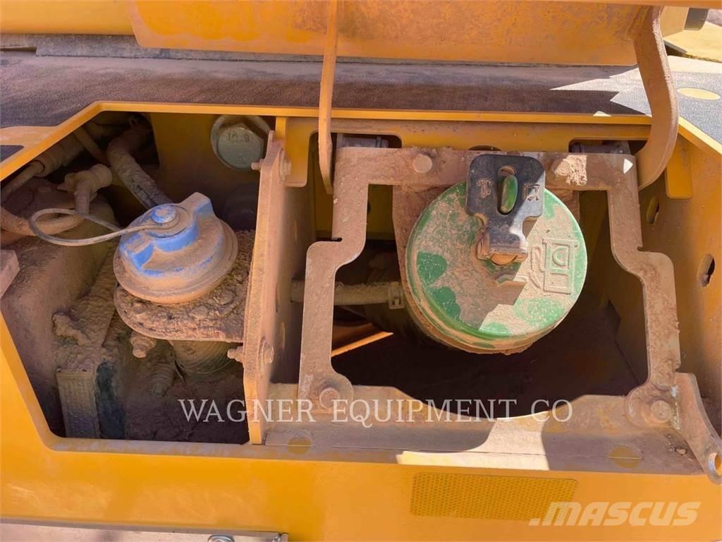 John Deere & CO. 544P Incarcator pe pneuri