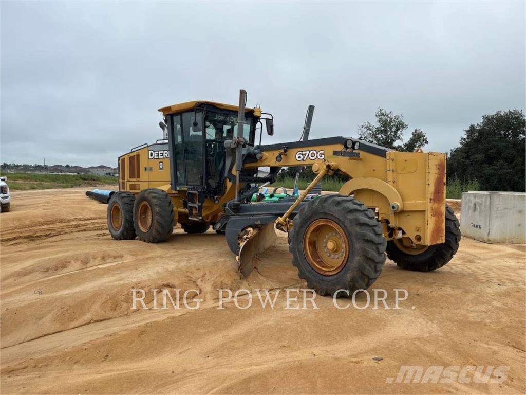 John Deere & CO. 670G Gredere