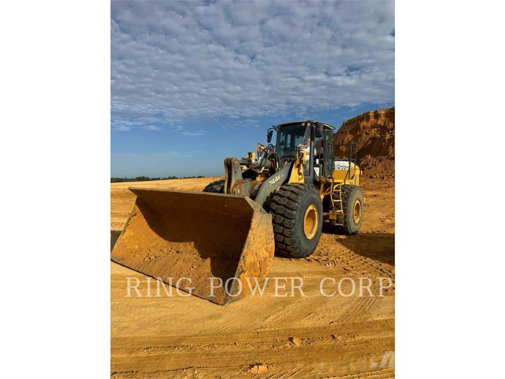 John Deere & CO. 744K Incarcator pe pneuri