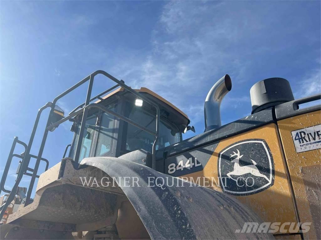 John Deere & CO. 844L AG Incarcator pe pneuri