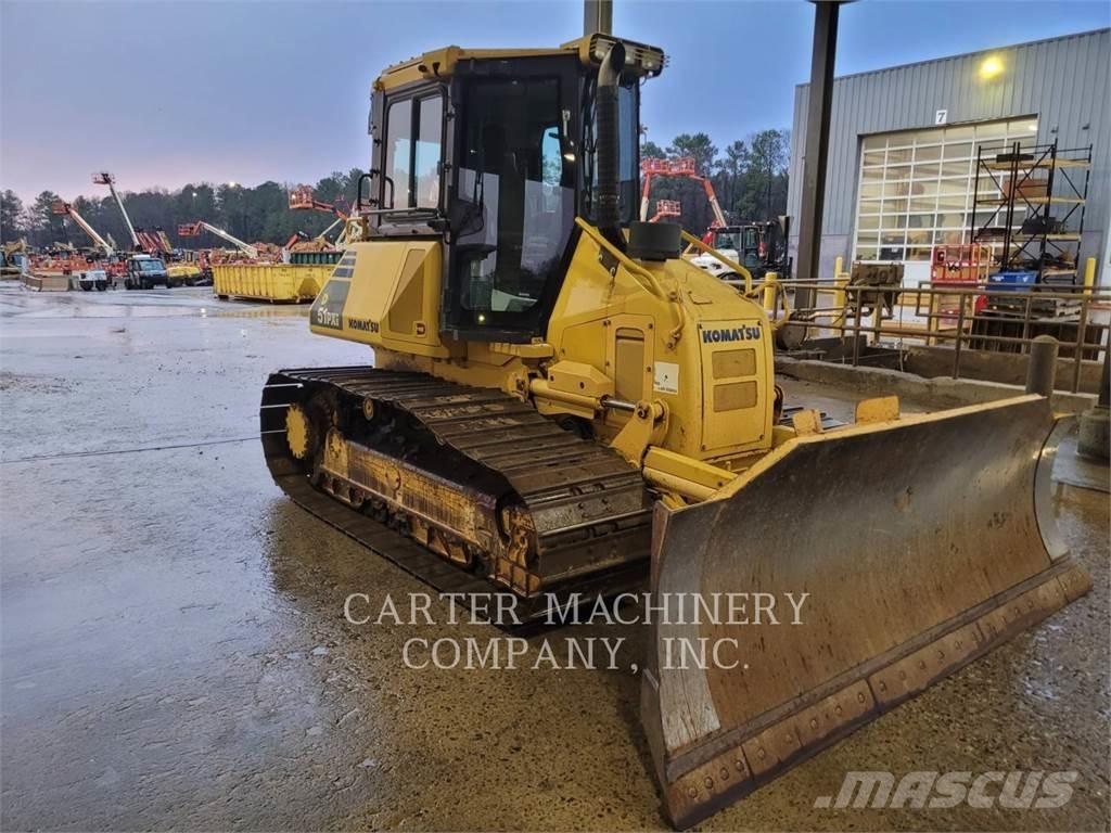 Komatsu D51 PXI Buldozere pe senile