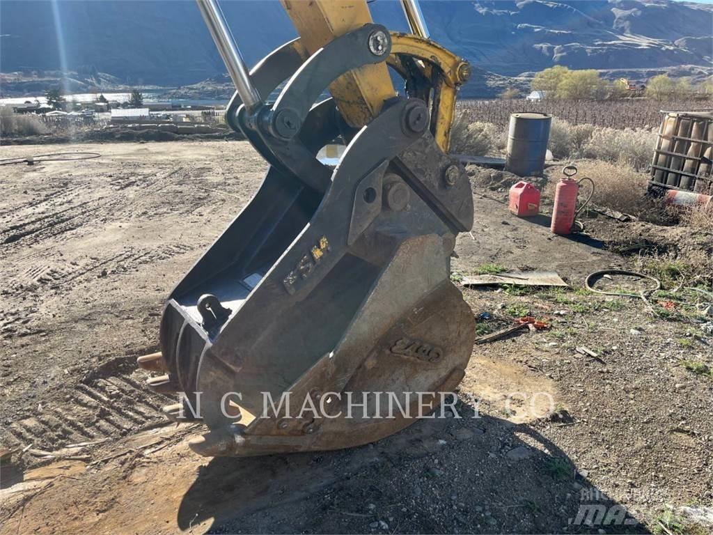 Komatsu PC138USLC Excavatoare pe șenile
