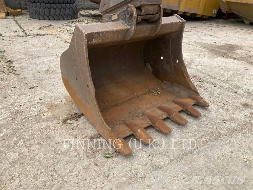 Komatsu PC210-11E0 Excavatoare pe șenile

