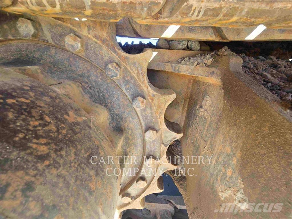 Komatsu PC220LC Excavatoare pe șenile
