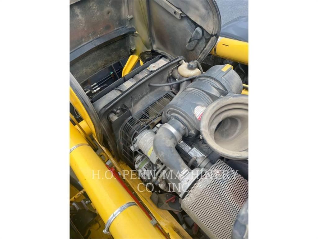 Komatsu WB150 Buldoexcavatoare