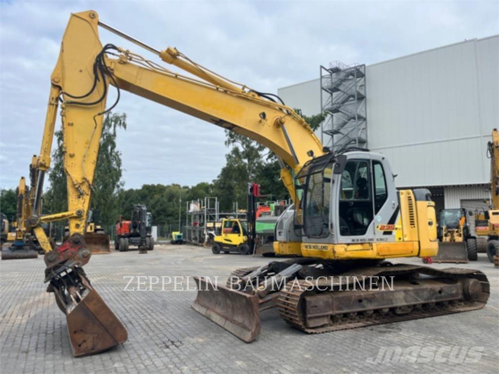 New Holland E235 Excavatoare pe șenile
