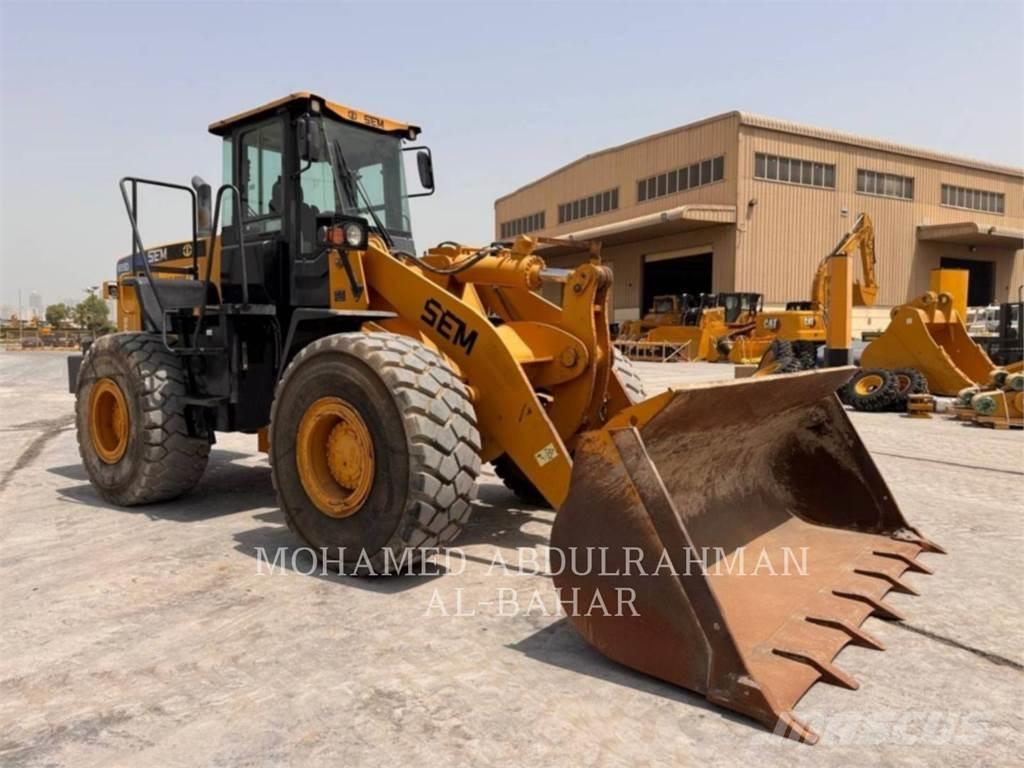 SEM MACHINERY SEM655D Incarcator pe pneuri