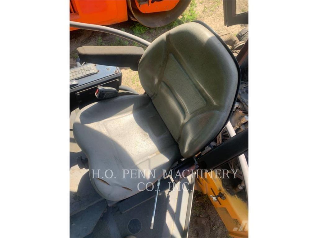 Volvo D110B Compactoare sol