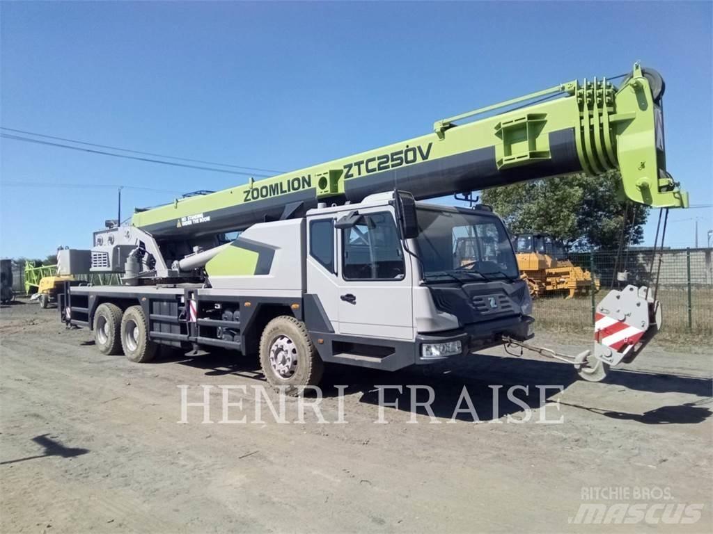 Zoomlion ZTC250V31 Macara pentru orice teren