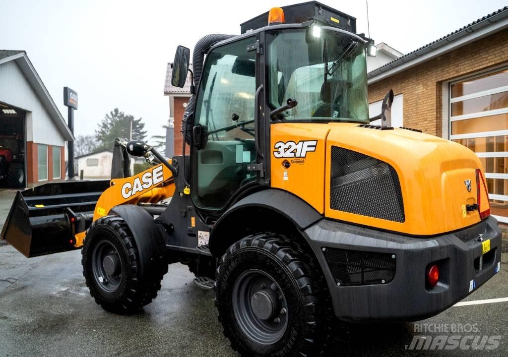 CASE 321 F Incarcator pe pneuri